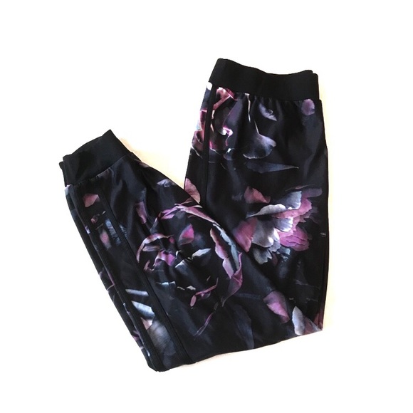 Reitmans medium floral printed jogger - Picture 4 of 7